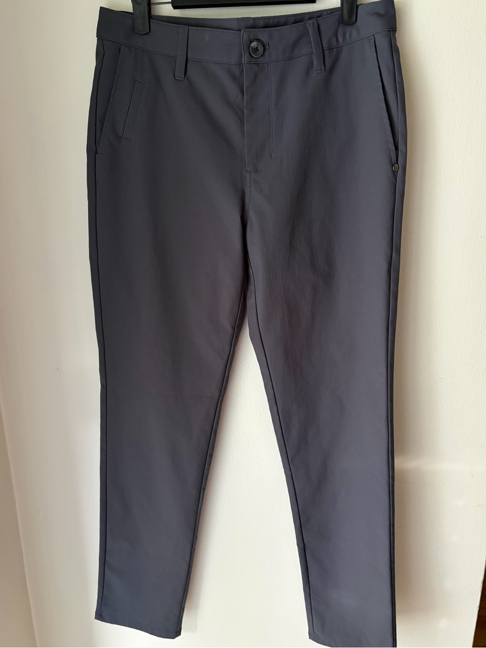 79. Men’s Size 30 VUORI Charcoal Grey Chino Pants